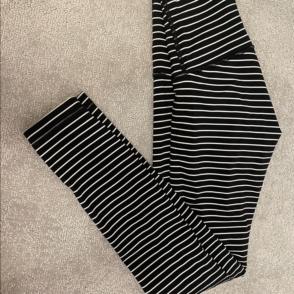 Lululemon black and white wunder under leggings